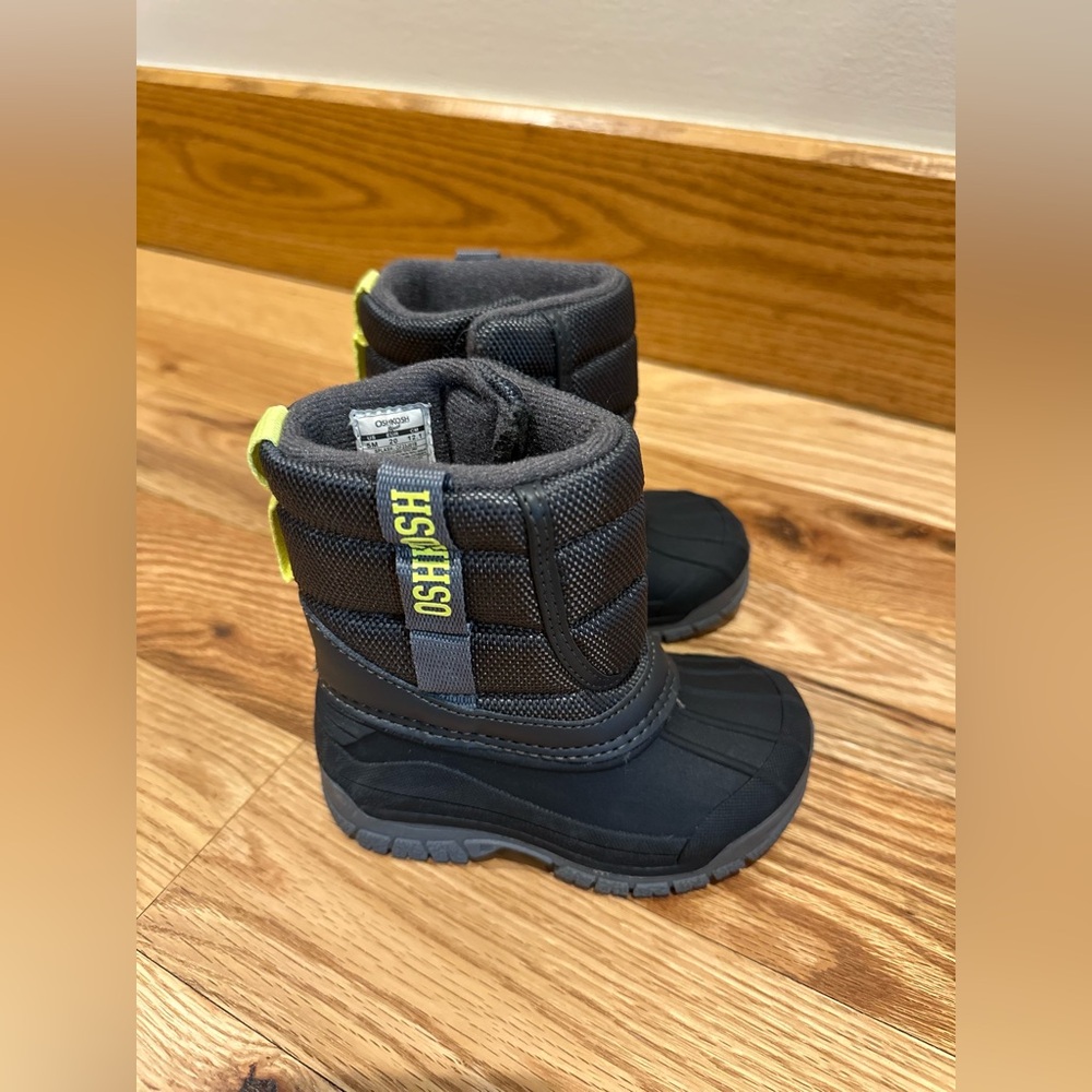 OshKosh Bβgosh toddler snow boots size 5